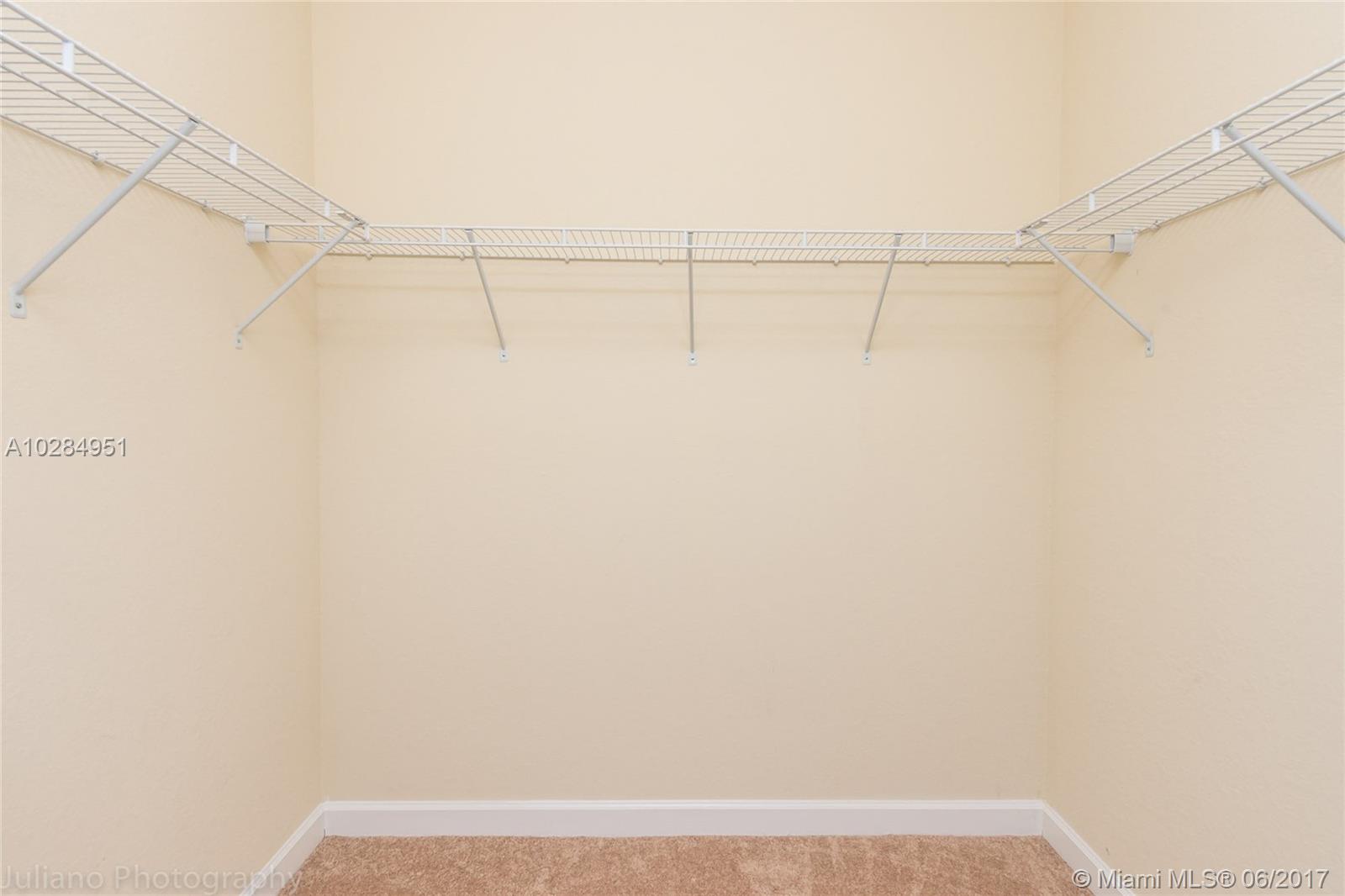 KENDALL COMMONS RESIDENTI - Residential Lease