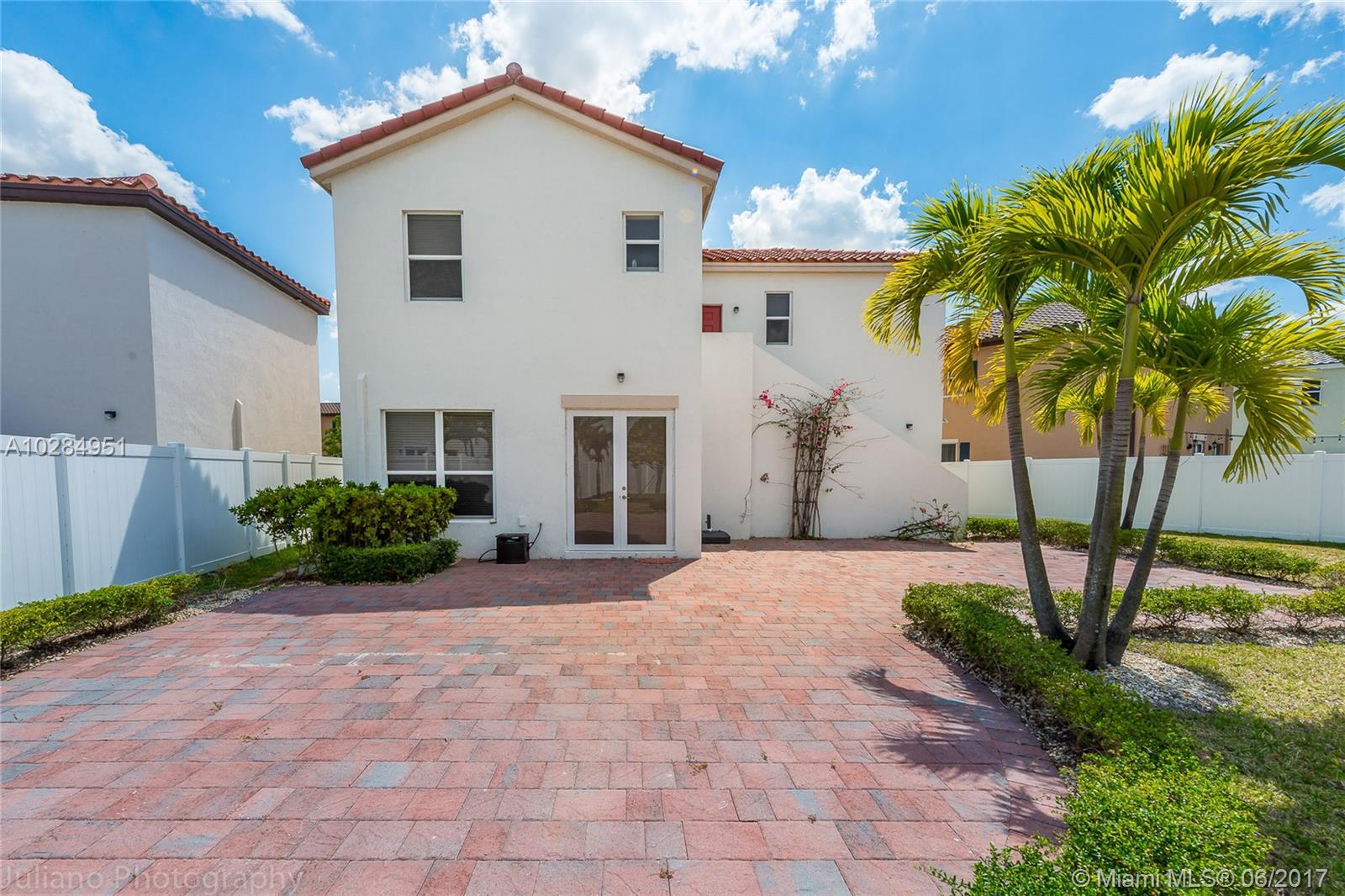 KENDALL COMMONS RESIDENTI - Residential Lease