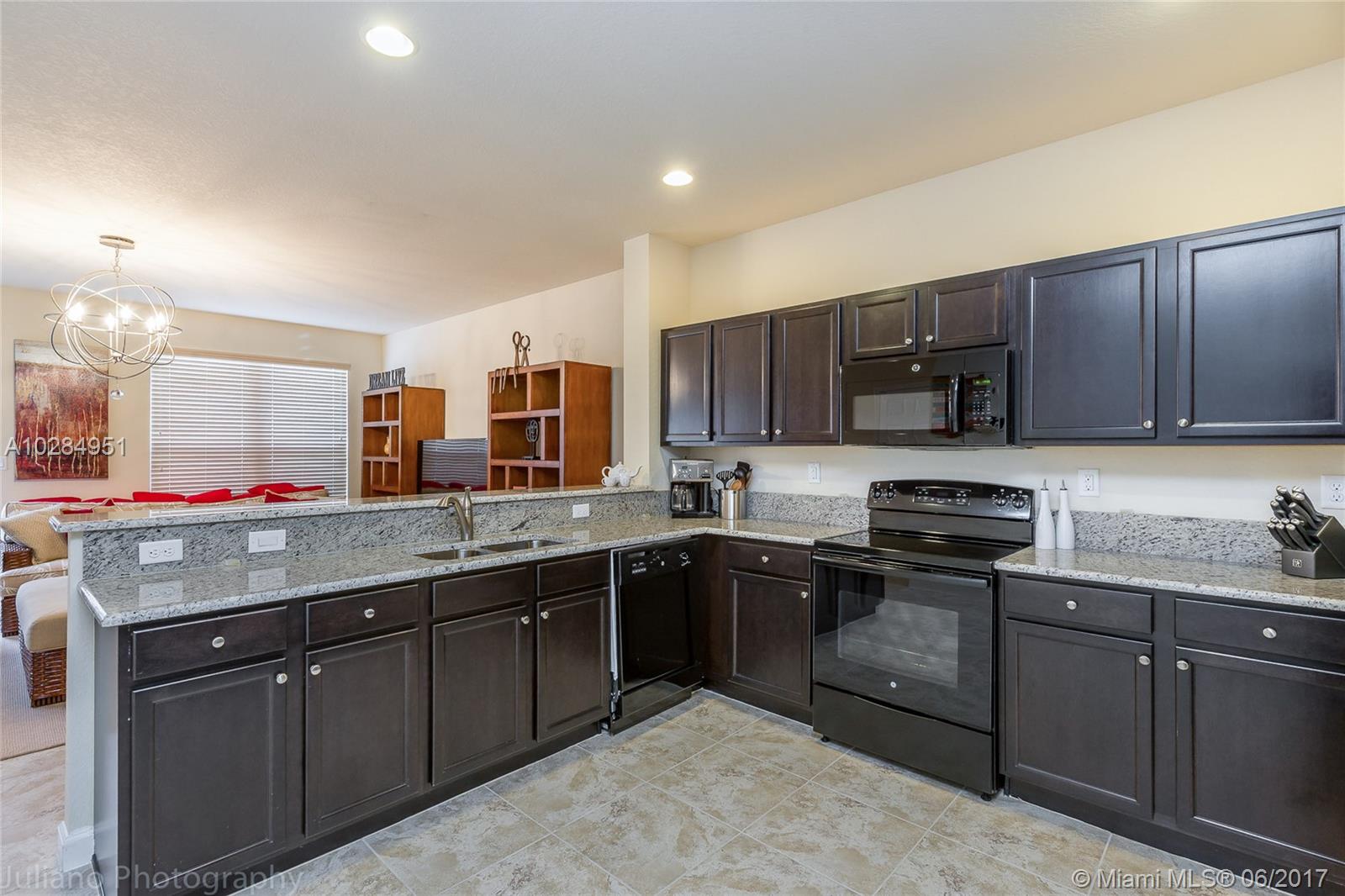 KENDALL COMMONS RESIDENTI - Residential Lease