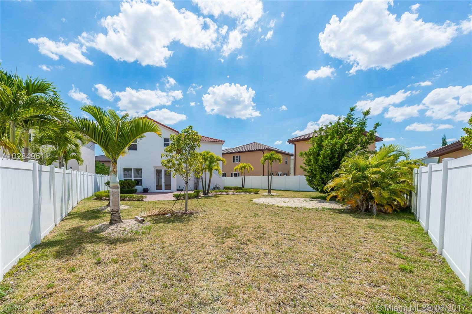 KENDALL COMMONS RESIDENTI - Residential Lease