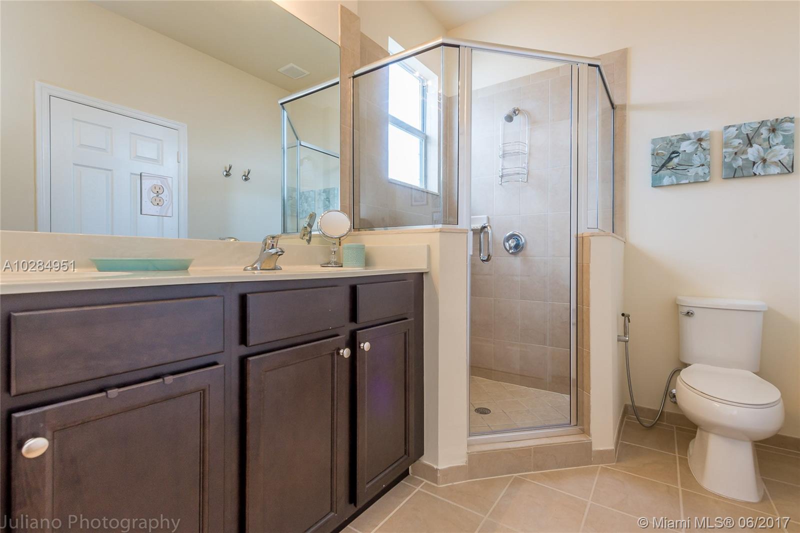 KENDALL COMMONS RESIDENTI - Residential Lease