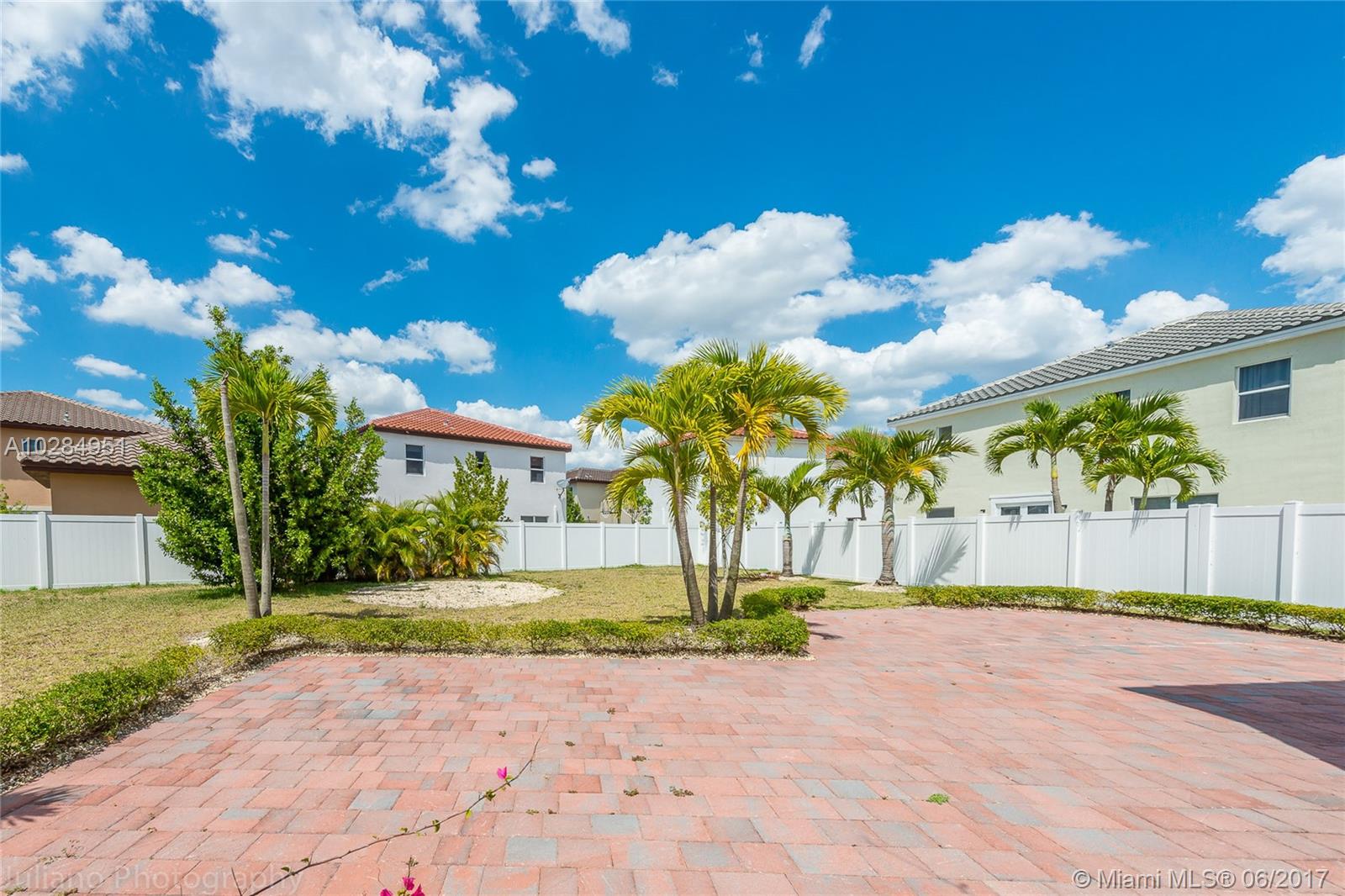 KENDALL COMMONS RESIDENTI - Residential Lease
