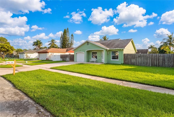 1290 MC DERMOTT LN, ROYAL PALM BEACH, FL 33411 - Image b7ecbb42aed481391c8e0f3a3df3a6d0/4264953798