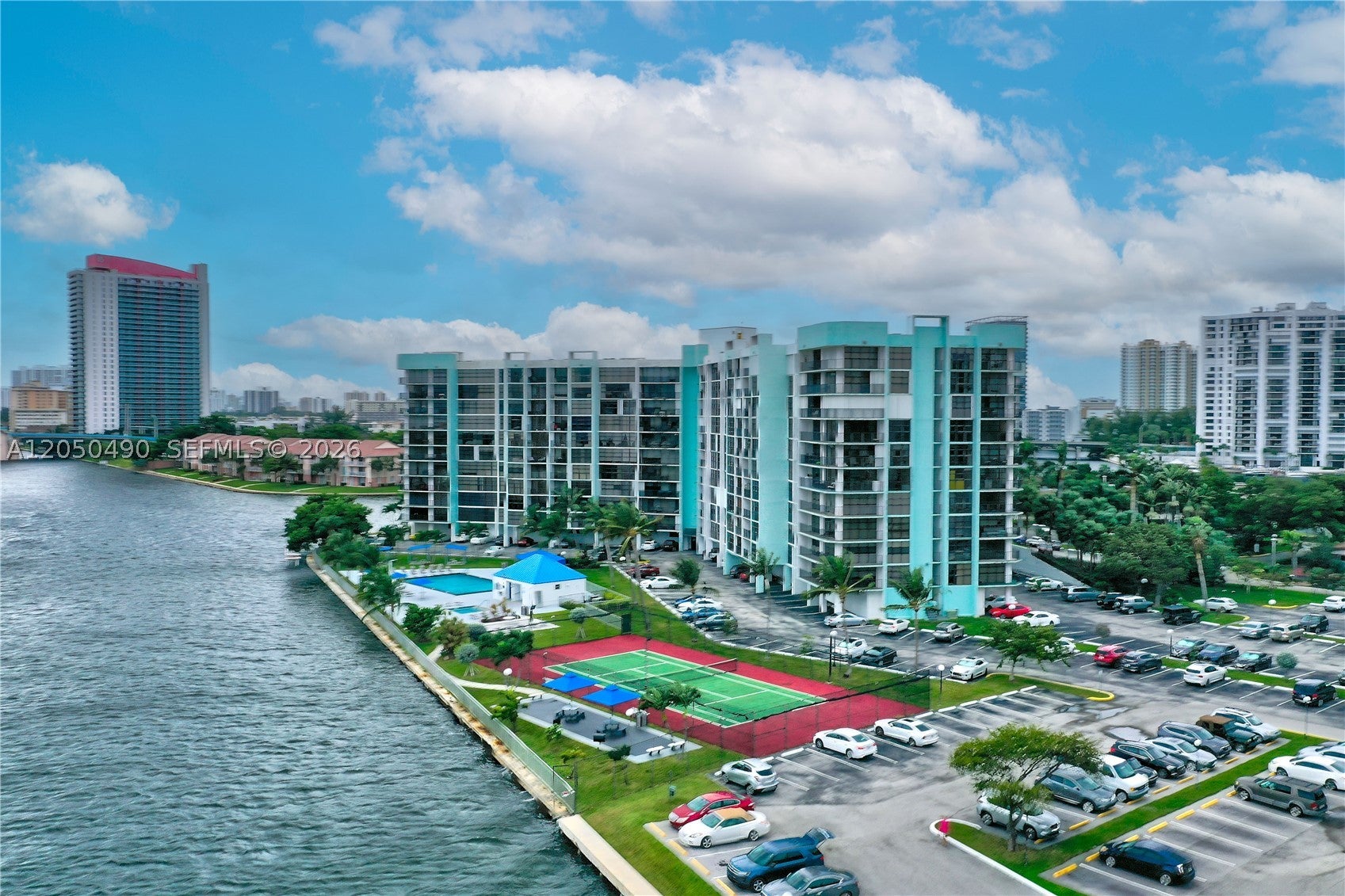 200 E Leslie Dr 722