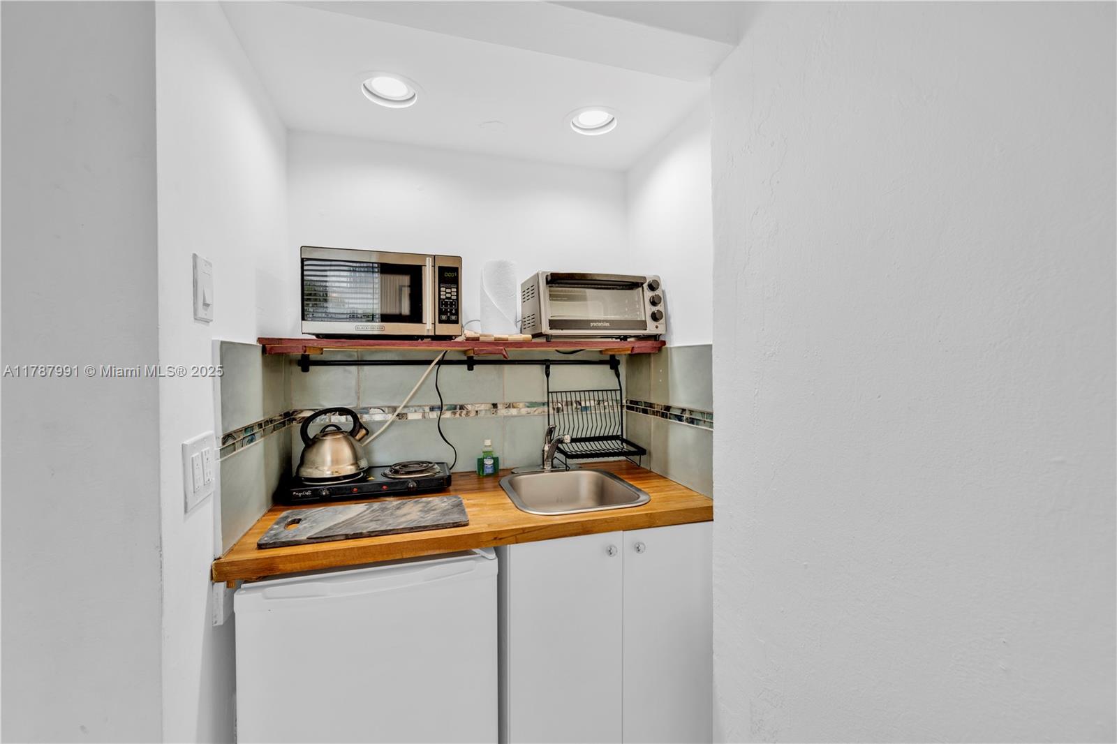 255 W 24th St 136