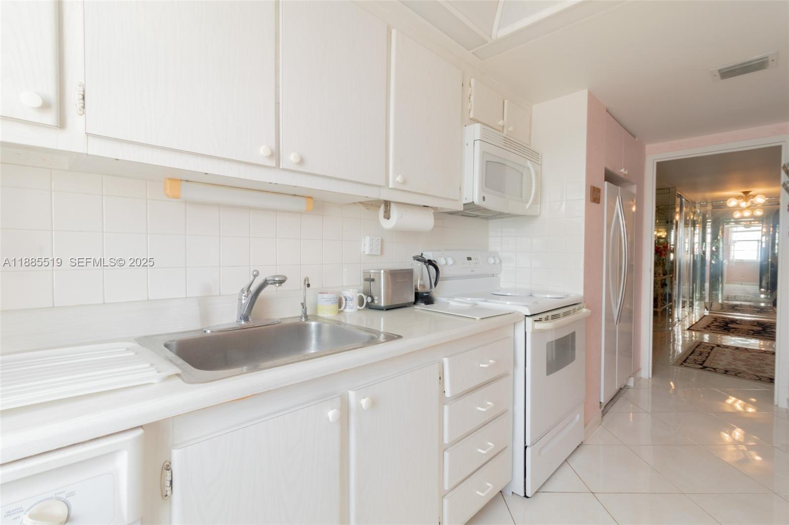 WINSTON TOWERS 100 CONDO - Residential