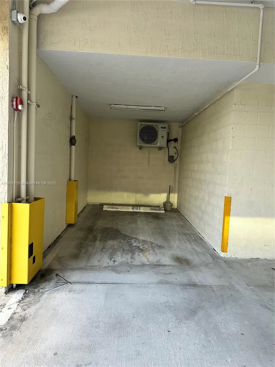 Miami, Florida 33144, United States, 2 Bedrooms Bedrooms, ,2 BathroomsBathrooms,Residential,Pending,185021