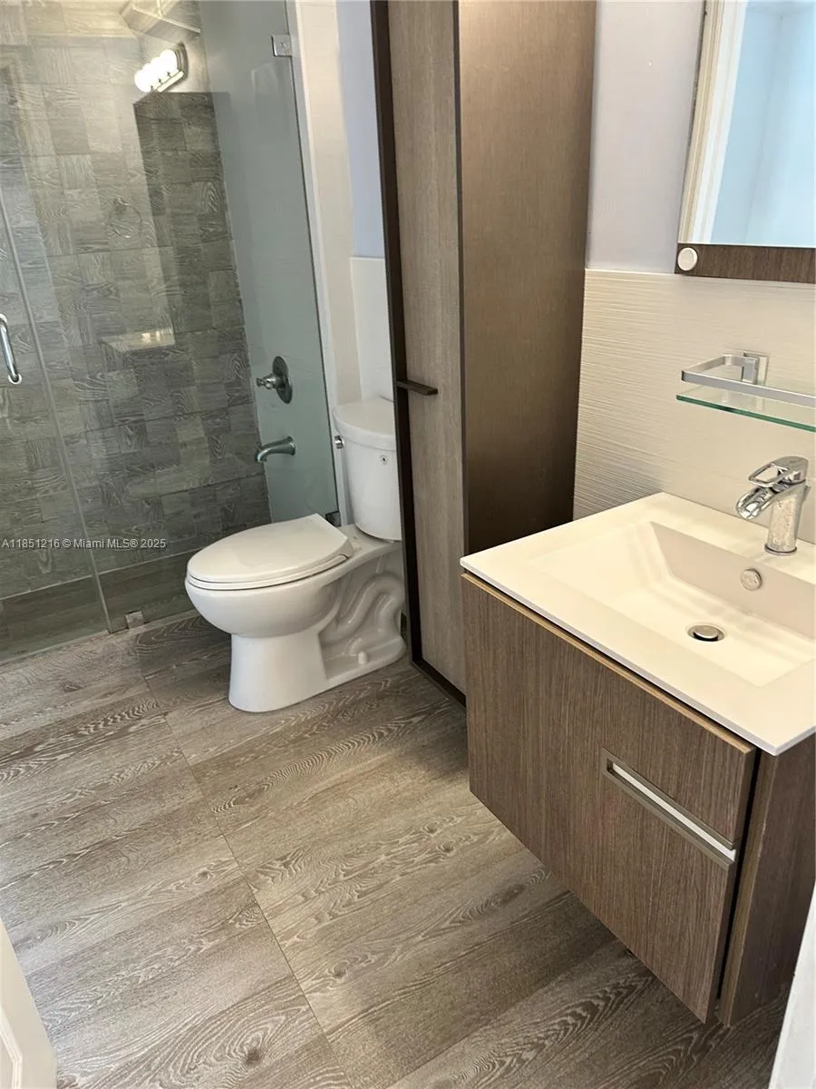 Miami, Florida 33144, United States, 2 Bedrooms Bedrooms, ,2 BathroomsBathrooms,Residential,Pending,185021