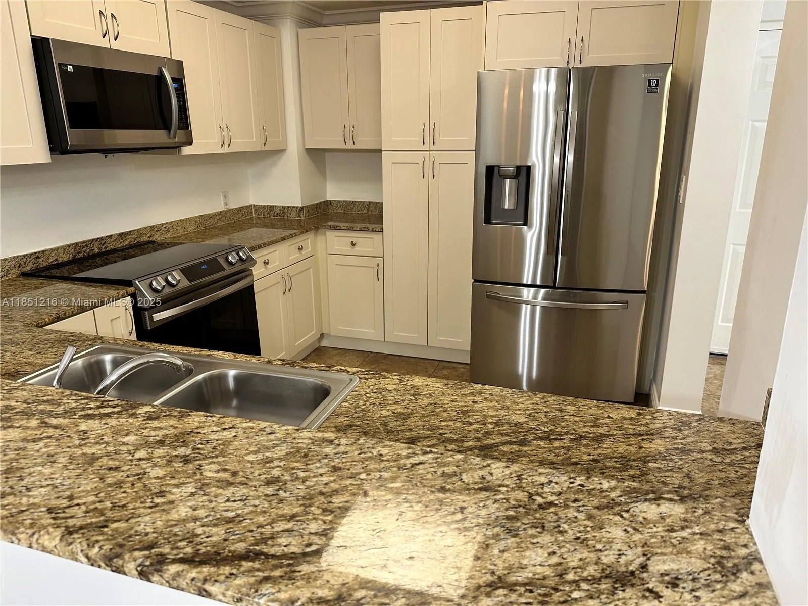 Miami, Florida 33144, United States, 2 Bedrooms Bedrooms, ,2 BathroomsBathrooms,Residential,Pending,185021