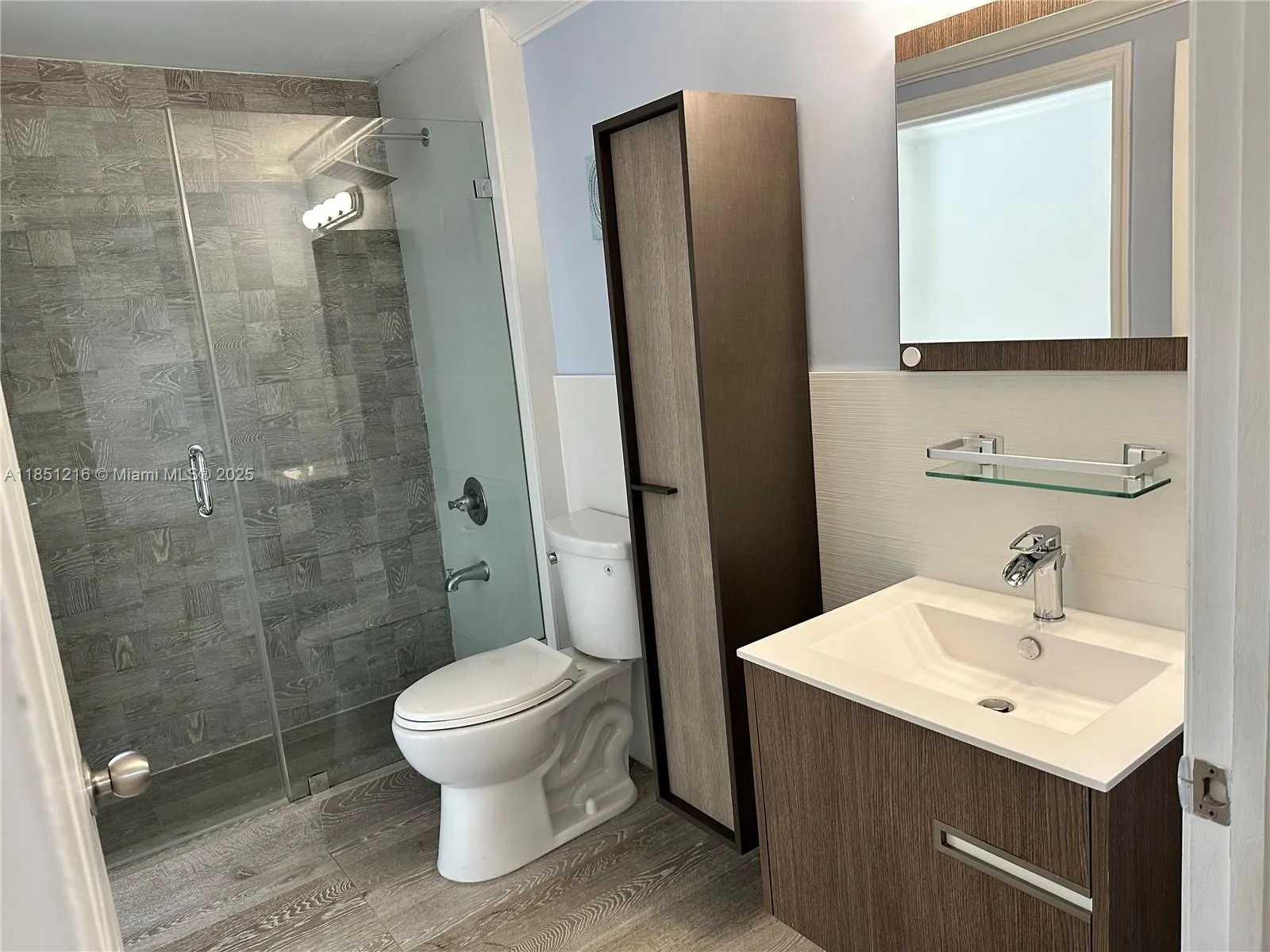 Miami, Florida 33144, United States, 2 Bedrooms Bedrooms, ,2 BathroomsBathrooms,Residential,Pending,185021