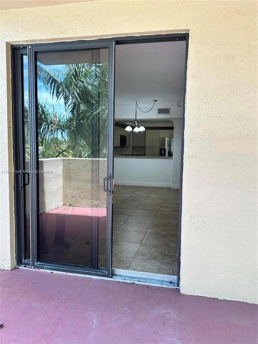 Miami, Florida 33144, United States, 2 Bedrooms Bedrooms, ,2 BathroomsBathrooms,Residential,Pending,185021