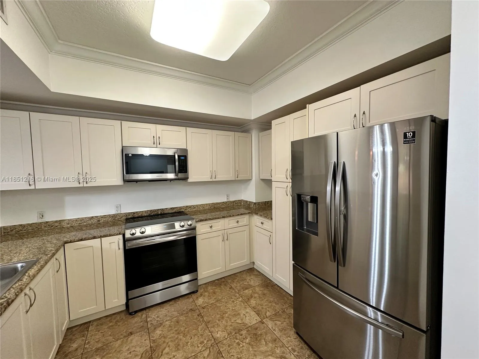 Miami, Florida 33144, United States, 2 Bedrooms Bedrooms, ,2 BathroomsBathrooms,Residential,Pending,185021