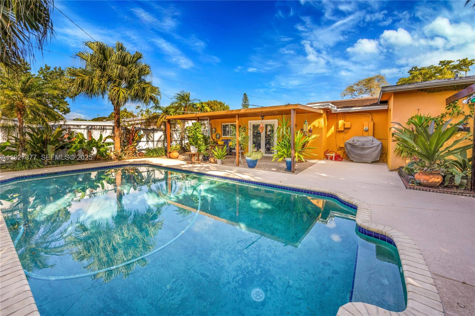 HIALEAH ESTATES - Residential