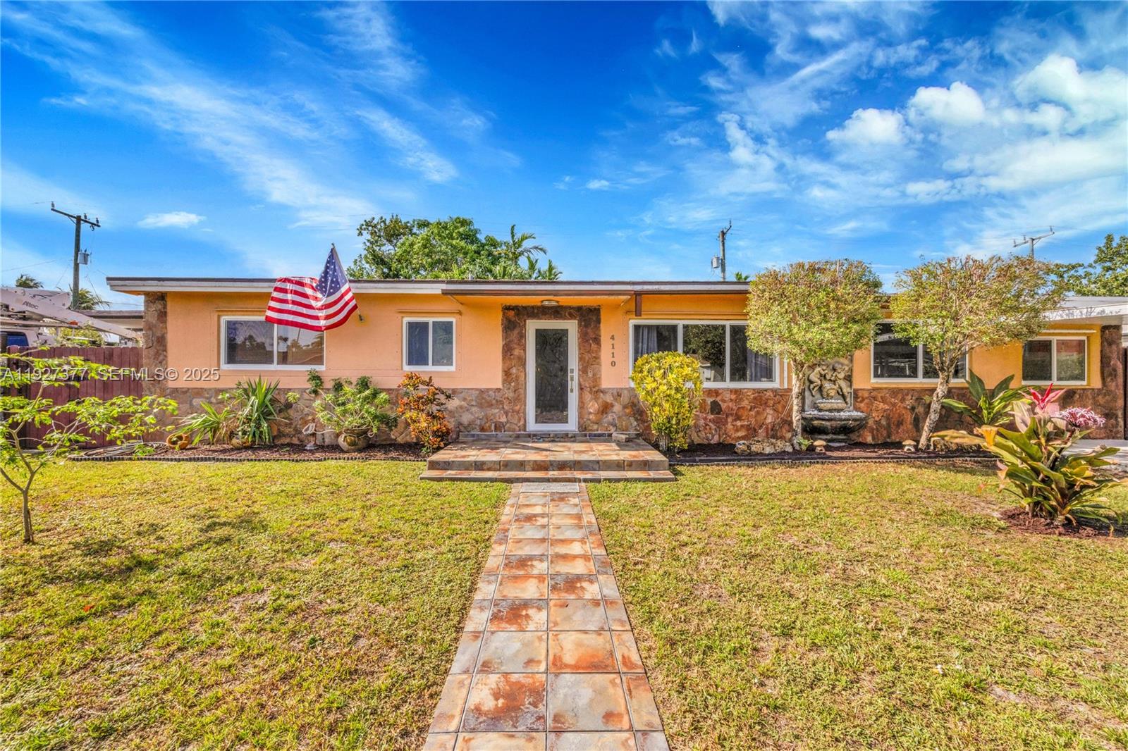 HIALEAH ESTATES - Residential
