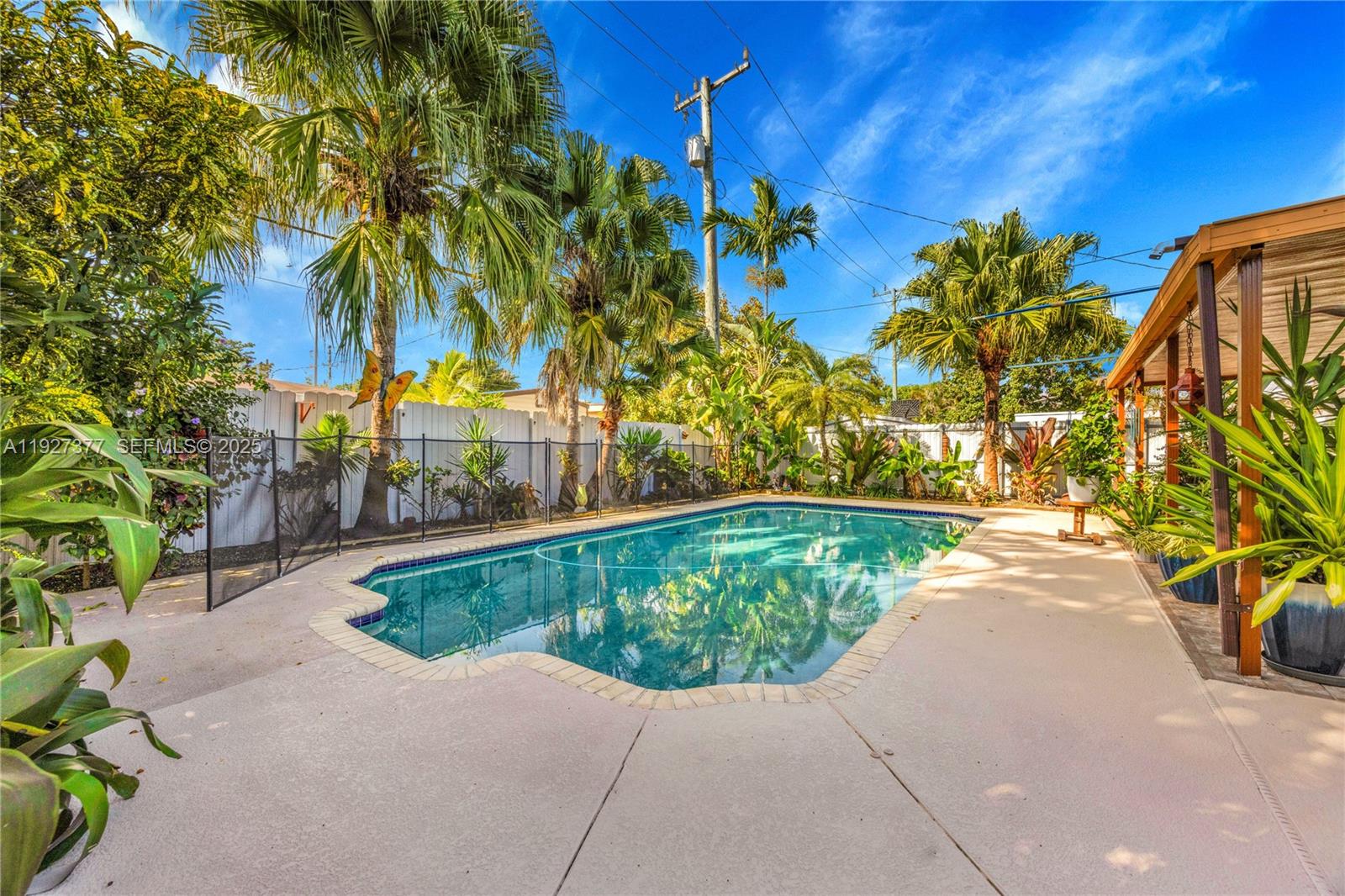 HIALEAH ESTATES - Residential