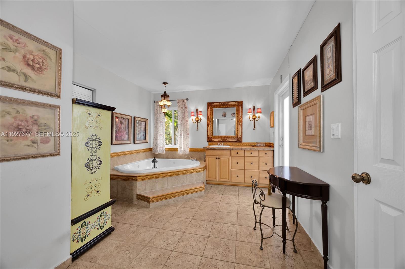 HIALEAH ESTATES - Residential