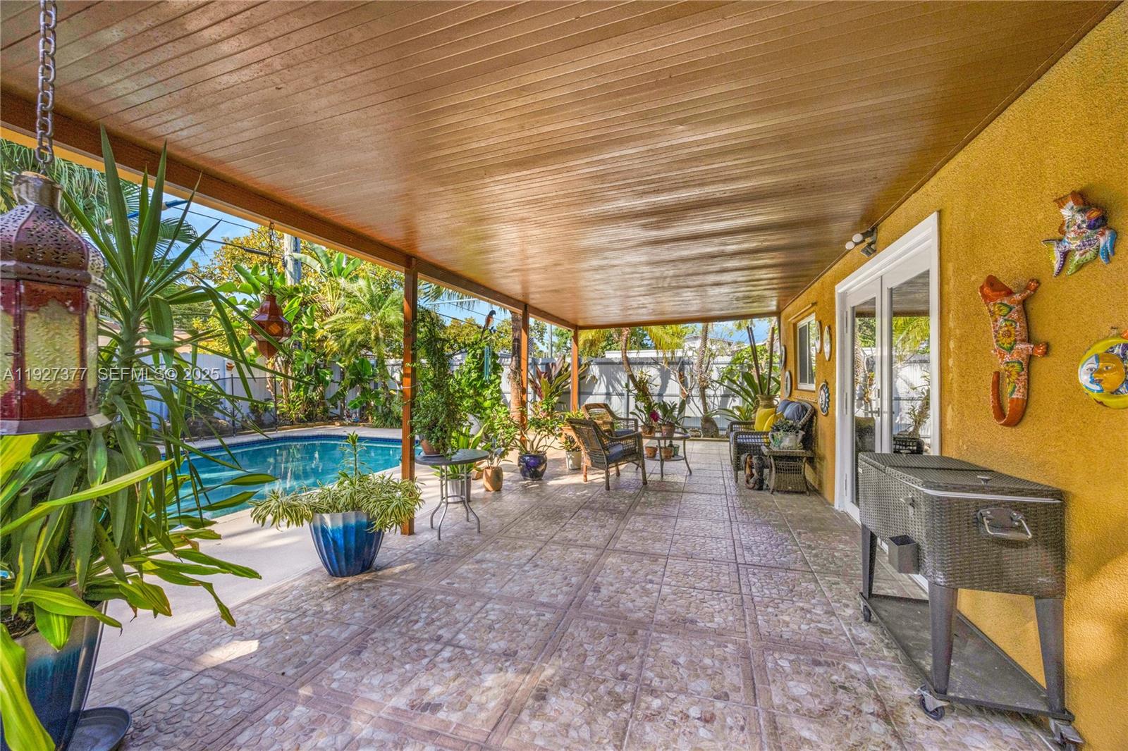 HIALEAH ESTATES - Residential