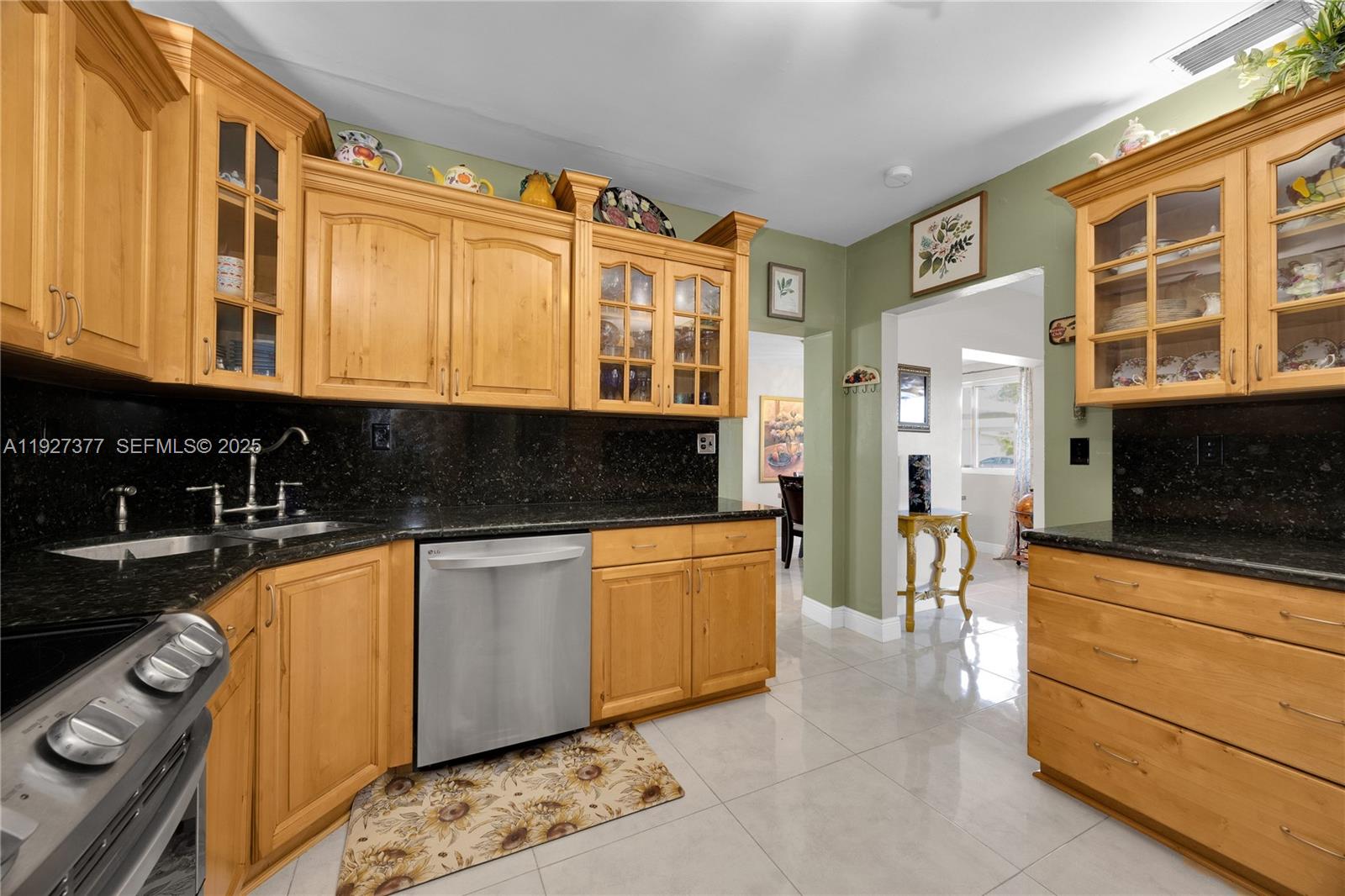 HIALEAH ESTATES - Residential