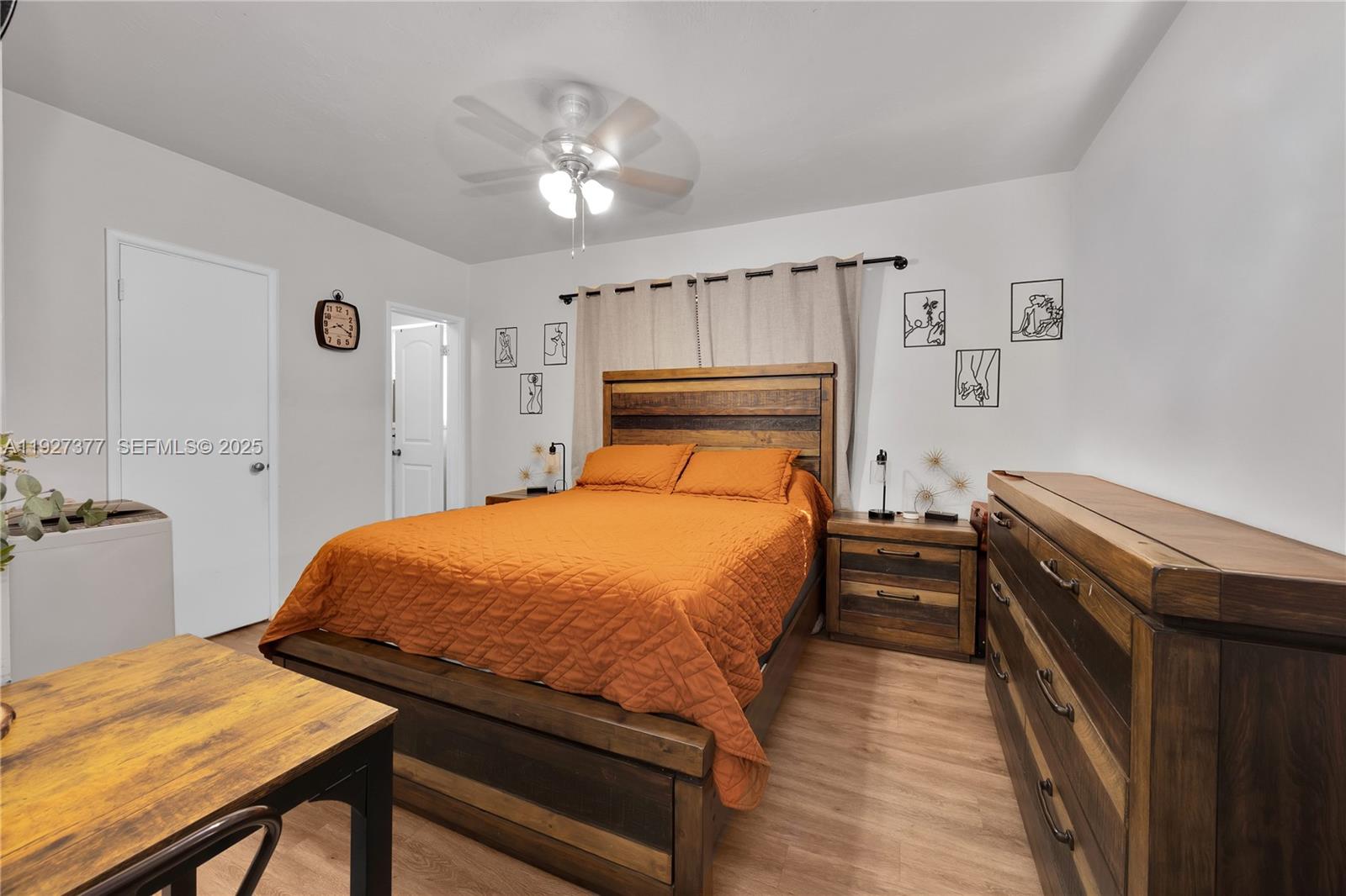 HIALEAH ESTATES - Residential