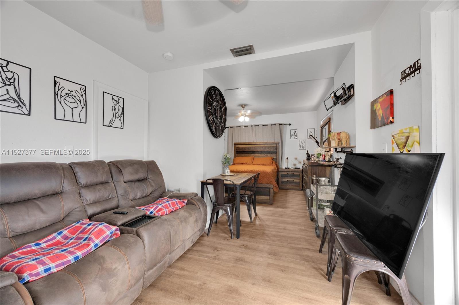 HIALEAH ESTATES - Residential