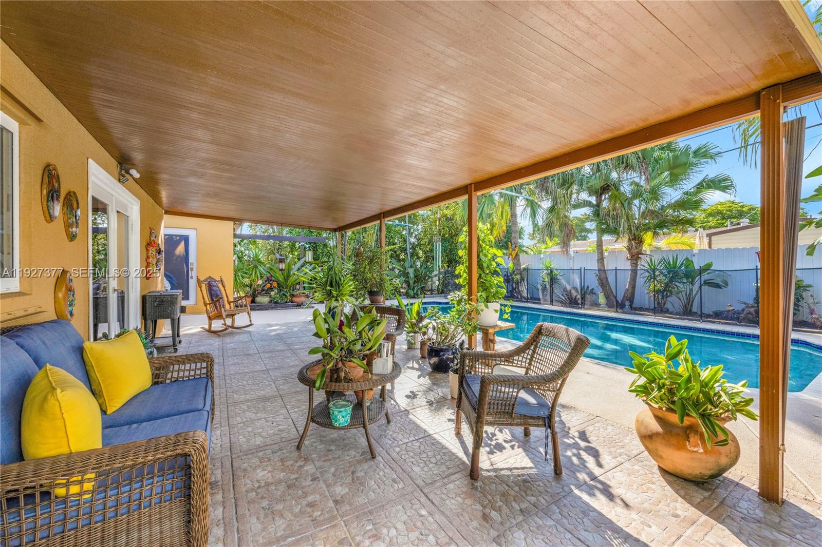 HIALEAH ESTATES - Residential