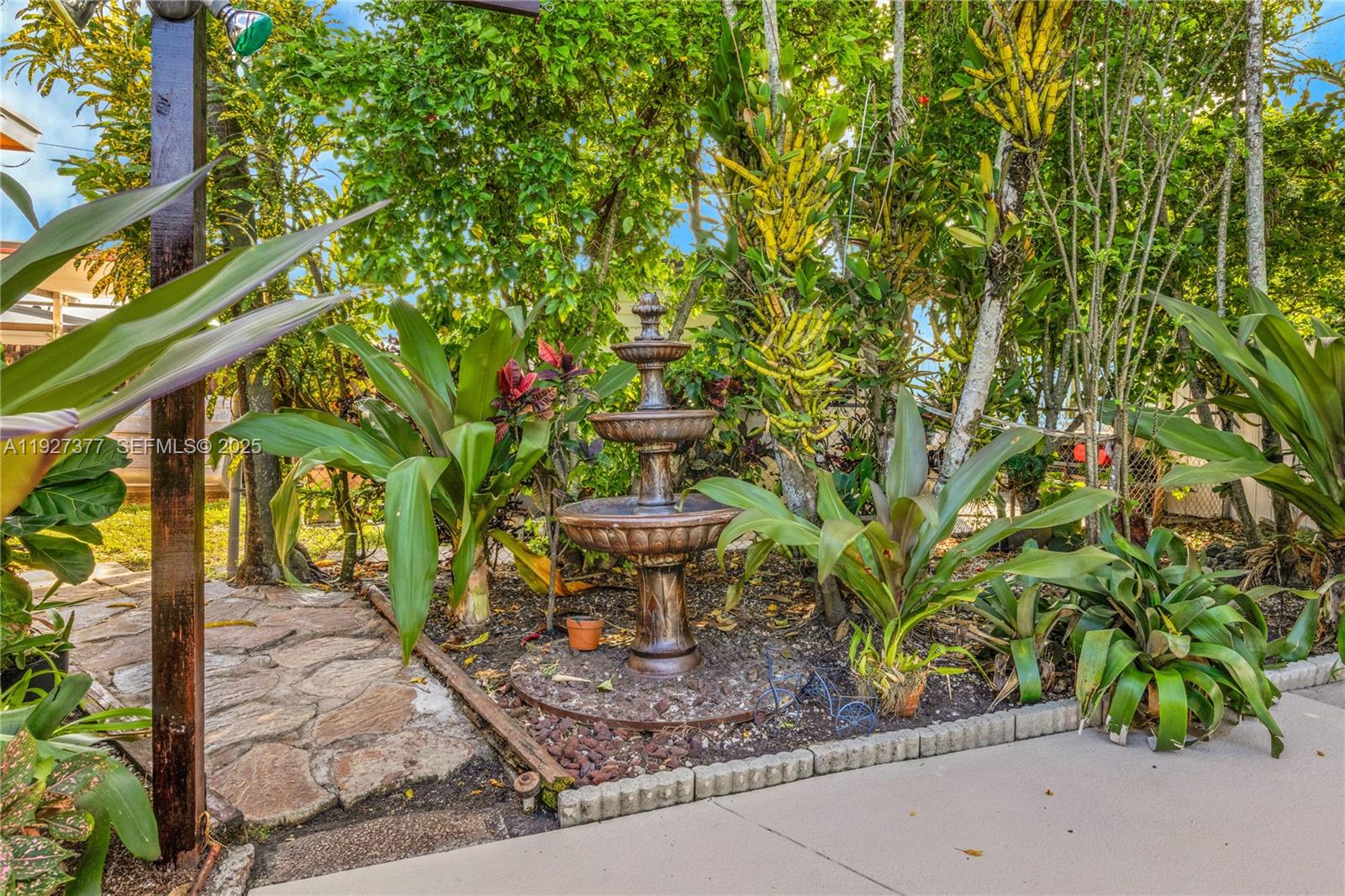 HIALEAH ESTATES - Residential