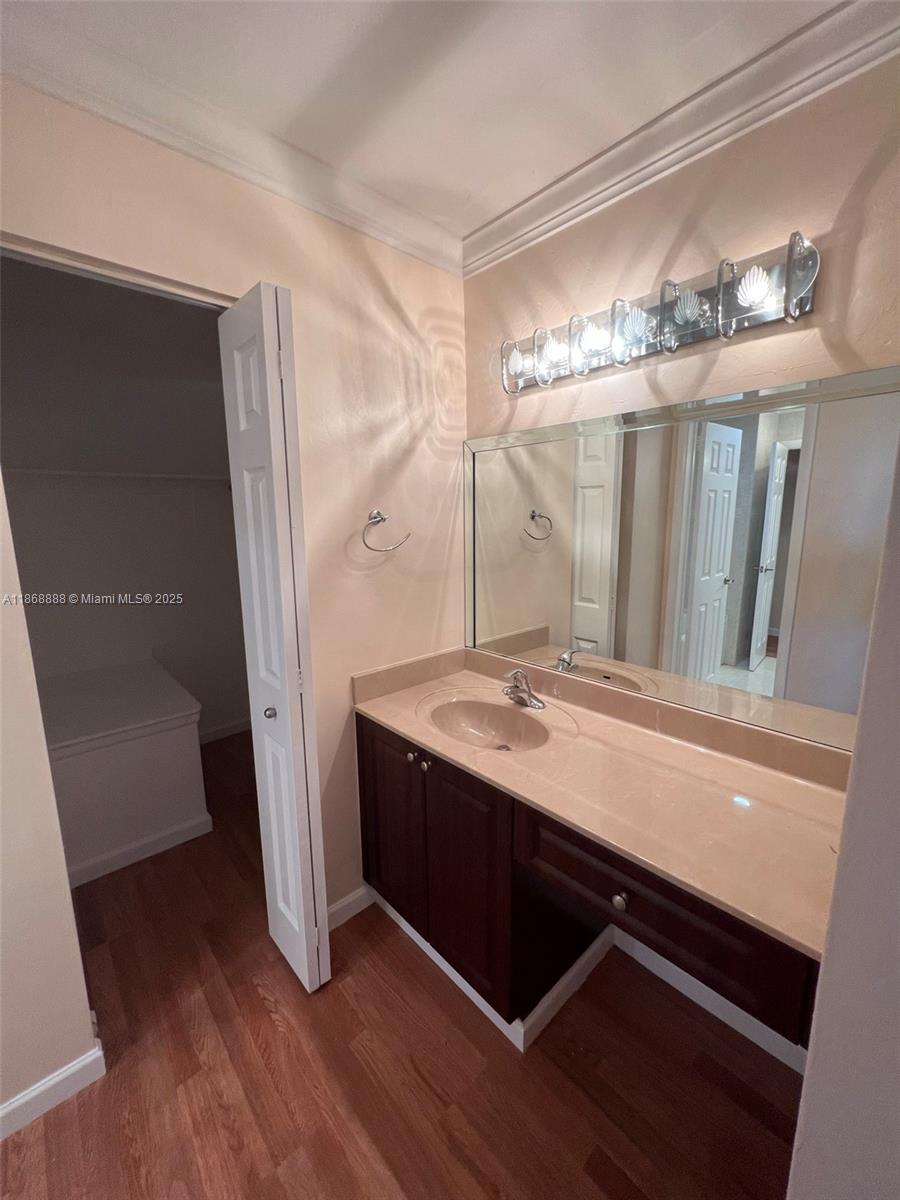 COLONIES CONDO - Residential