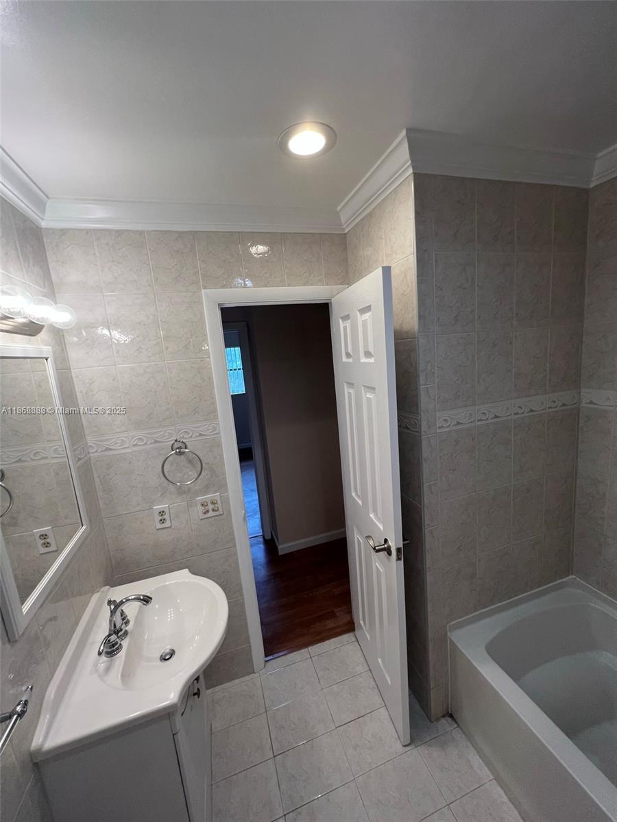 COLONIES CONDO - Residential