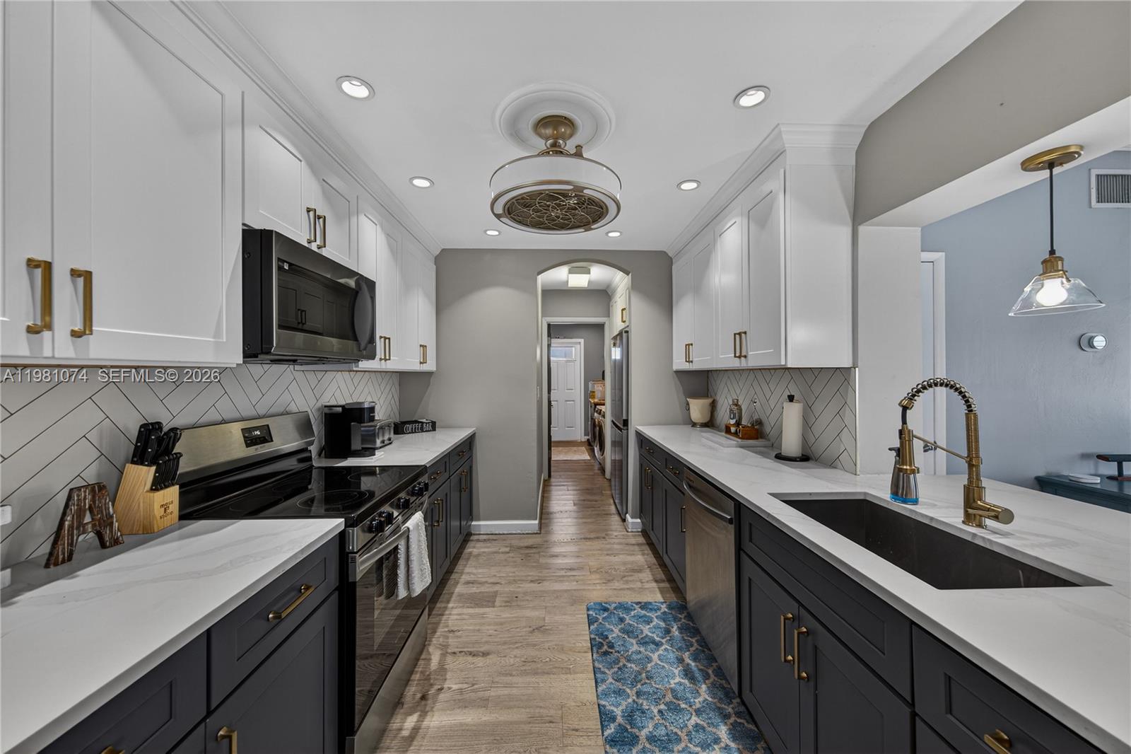 IMPERIAL POINT 1 SEC - Residential Lease