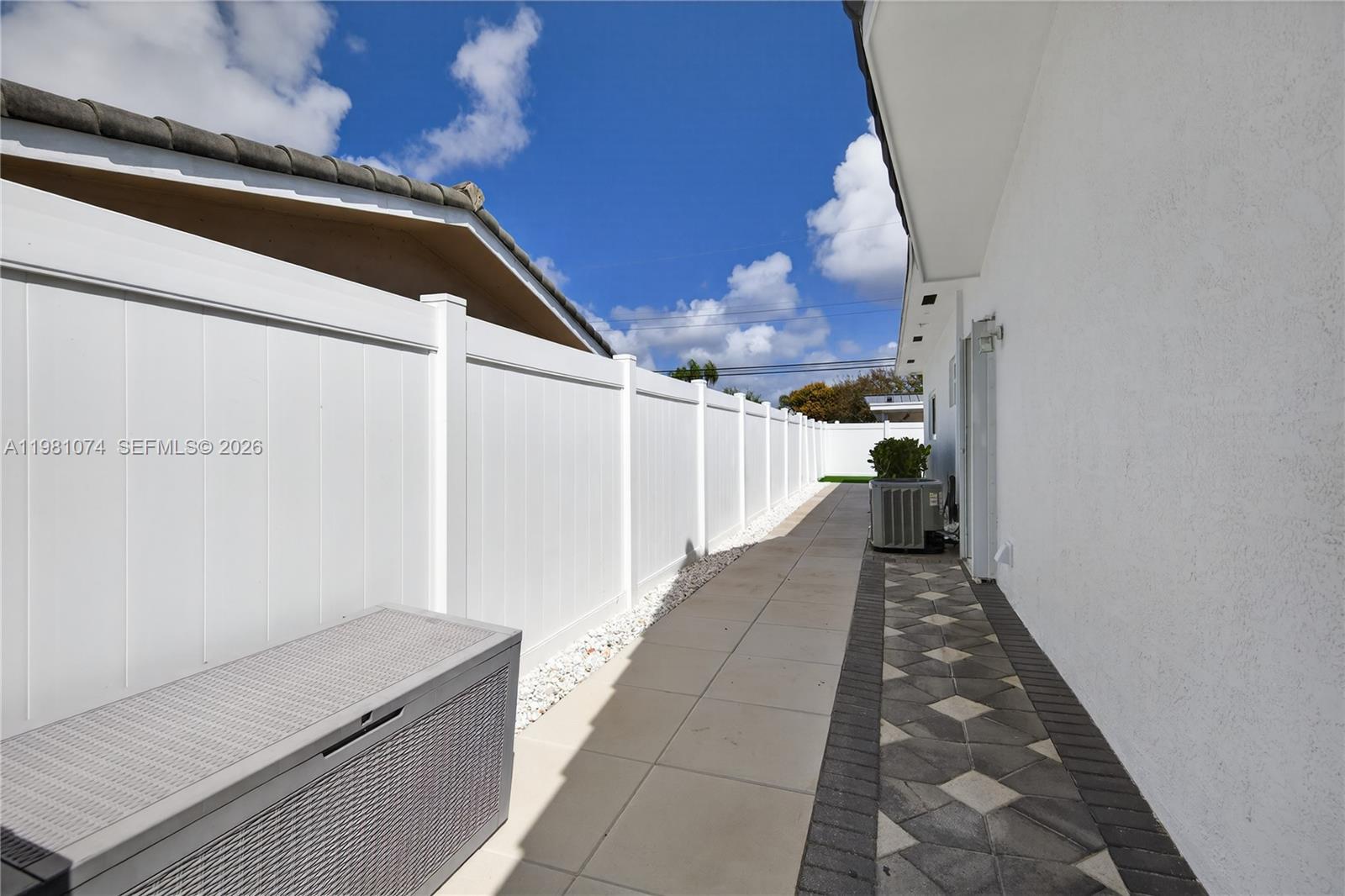 IMPERIAL POINT 1 SEC - Residential Lease