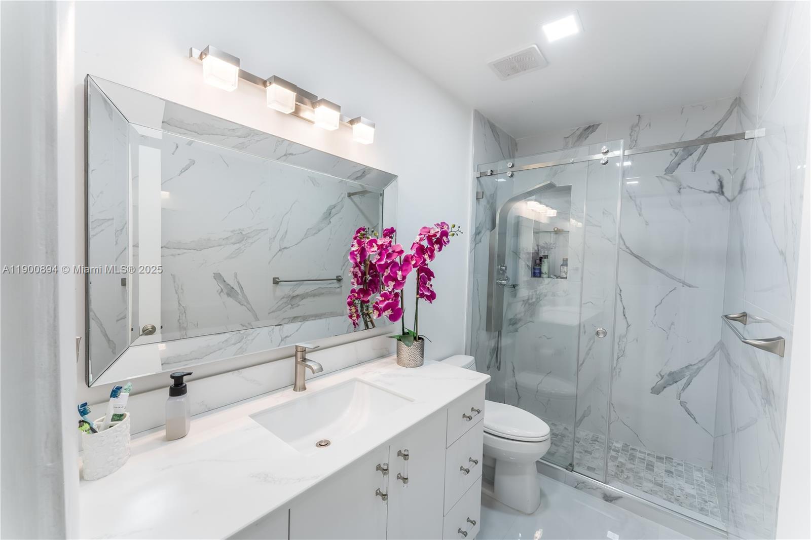 SO MIAMI HEIGHTS ADDN D - Residential Lease