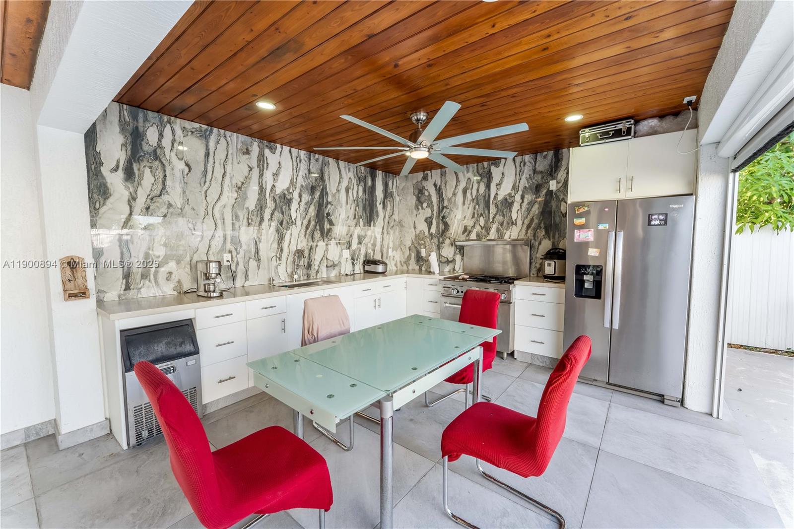 SO MIAMI HEIGHTS ADDN D - Residential Lease