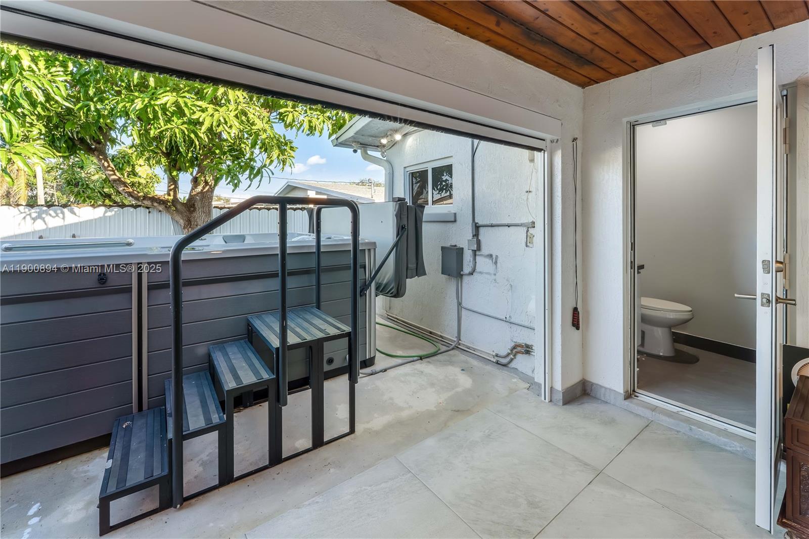 SO MIAMI HEIGHTS ADDN D - Residential Lease