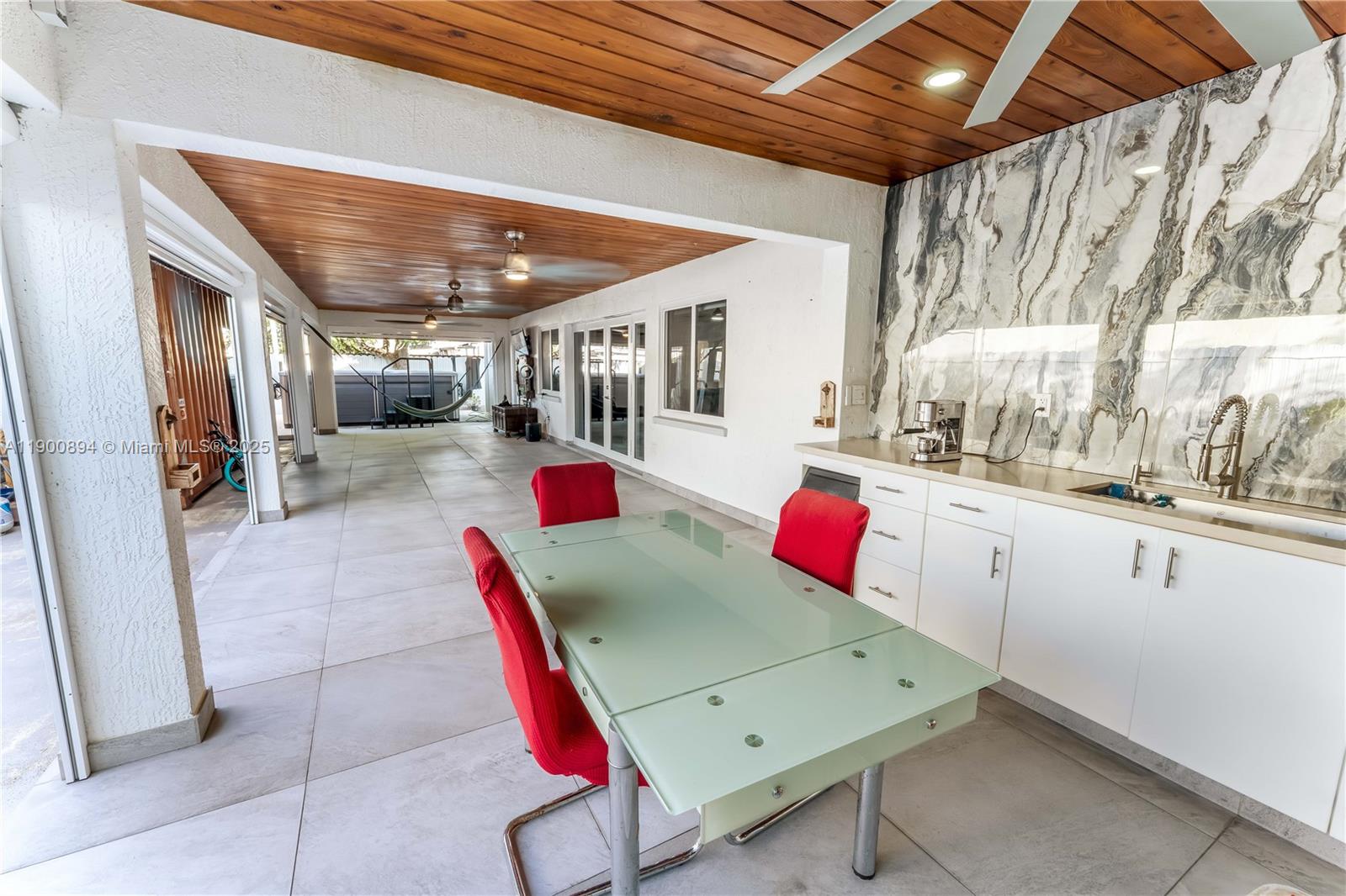 SO MIAMI HEIGHTS ADDN D - Residential Lease