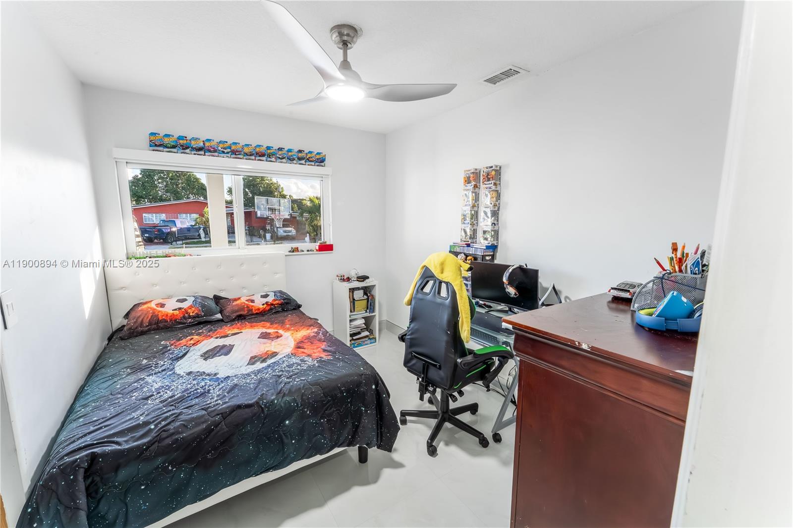 SO MIAMI HEIGHTS ADDN D - Residential Lease