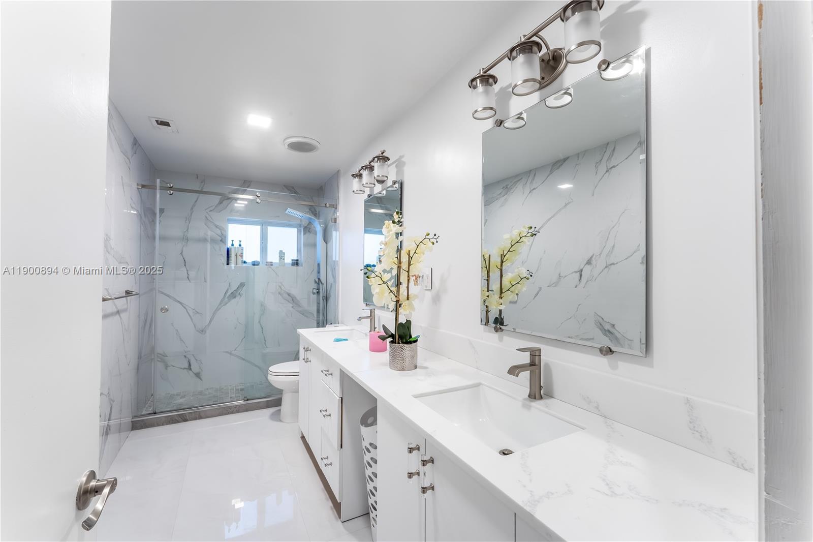 SO MIAMI HEIGHTS ADDN D - Residential Lease