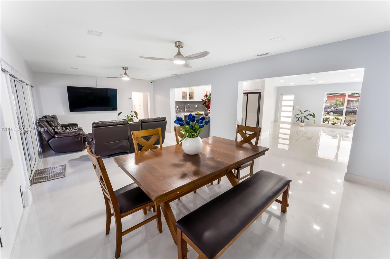 SO MIAMI HEIGHTS ADDN D - Residential Lease