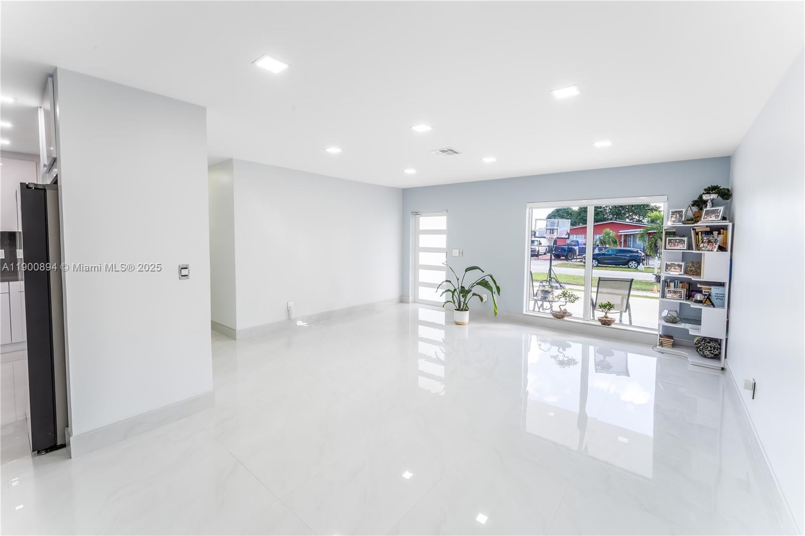 SO MIAMI HEIGHTS ADDN D - Residential Lease