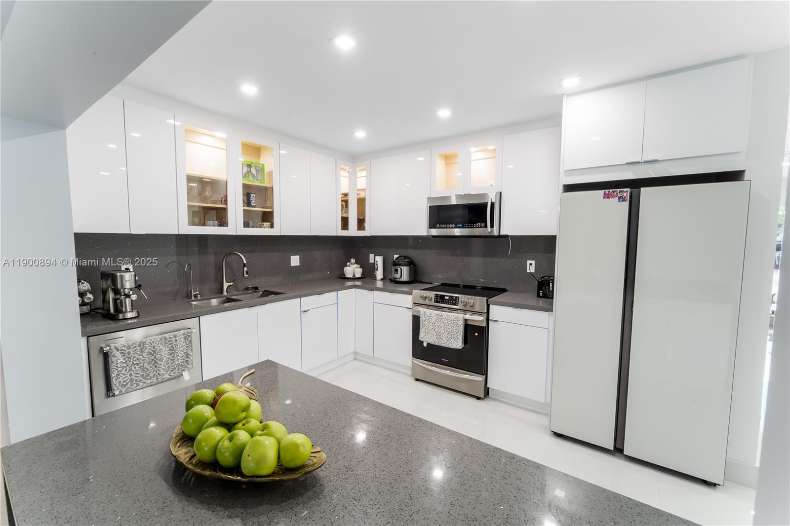 SO MIAMI HEIGHTS ADDN D - Residential Lease