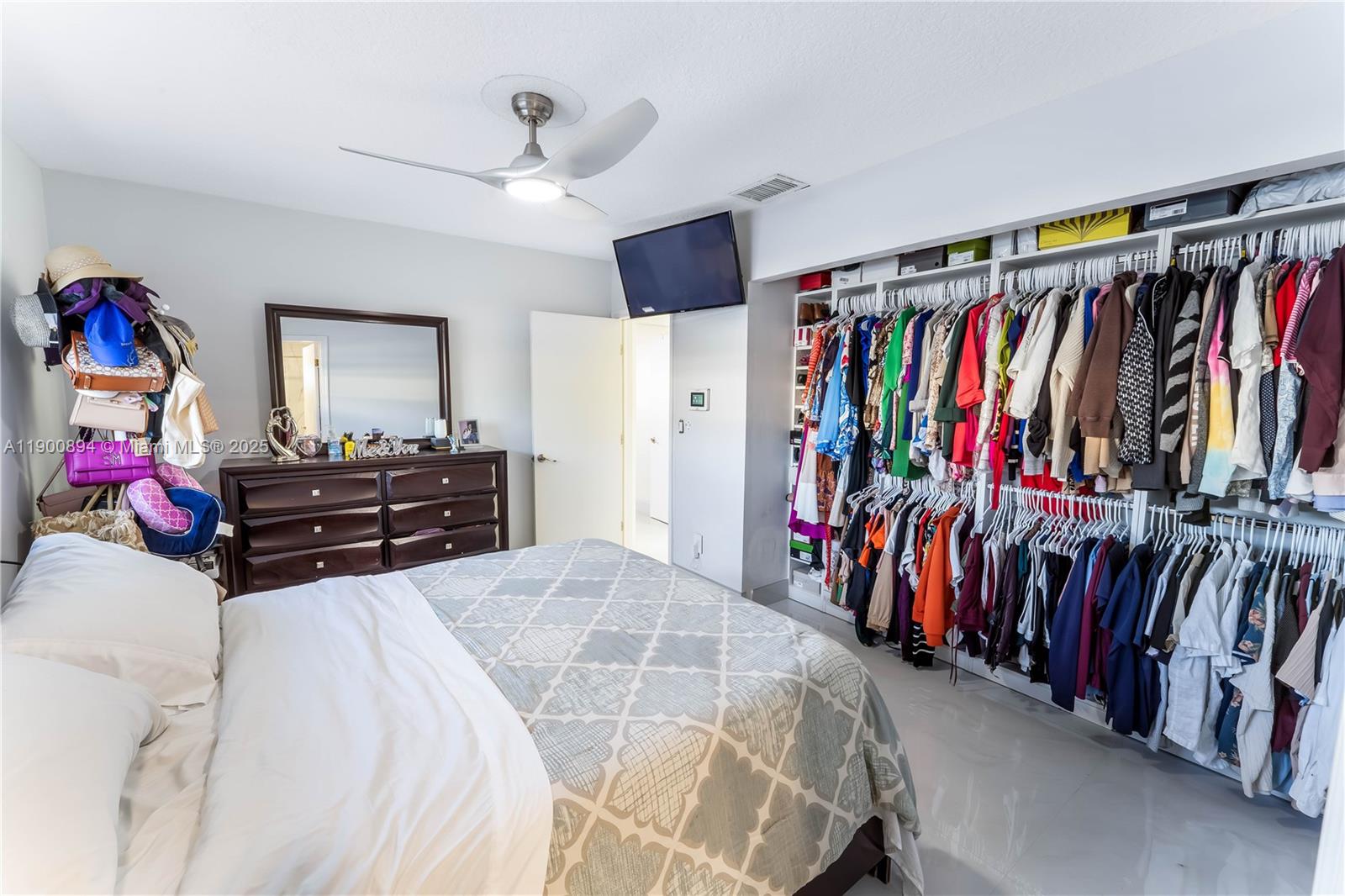 SO MIAMI HEIGHTS ADDN D - Residential Lease