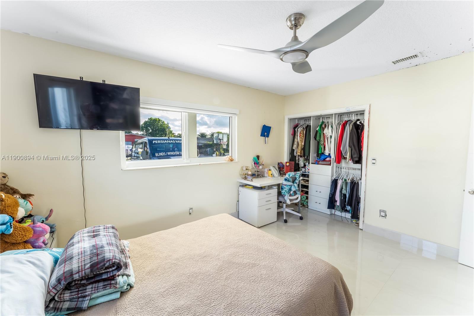 SO MIAMI HEIGHTS ADDN D - Residential Lease