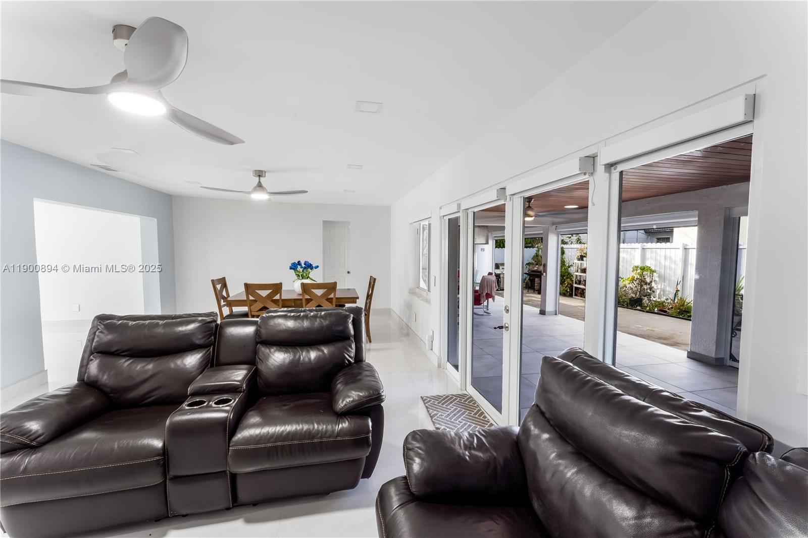 SO MIAMI HEIGHTS ADDN D - Residential Lease