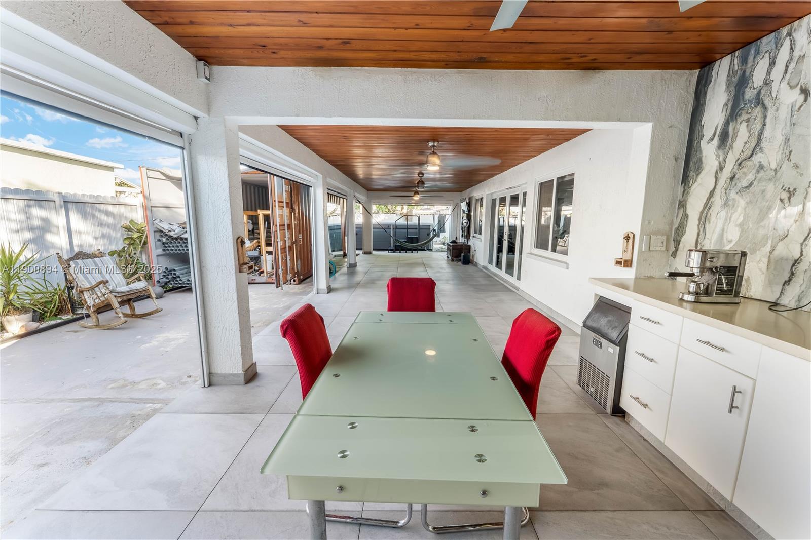 SO MIAMI HEIGHTS ADDN D - Residential Lease