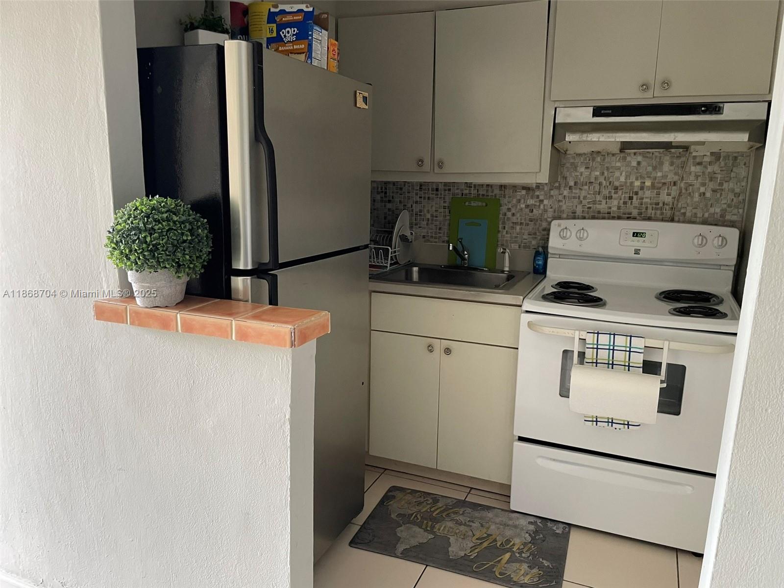 BAYSHORE YACHT & TENNIS C - Residential