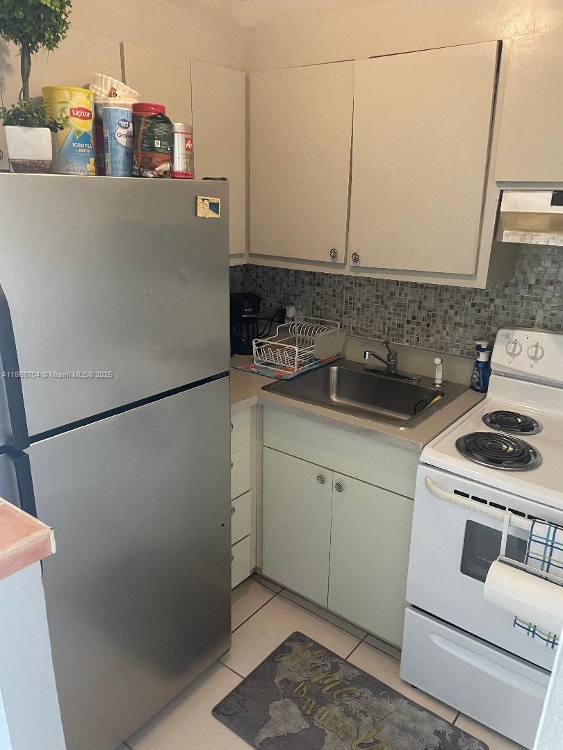 BAYSHORE YACHT & TENNIS C - Residential