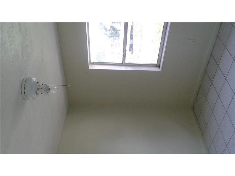 LESLIE ESTS SEC FOUR - Residential Lease