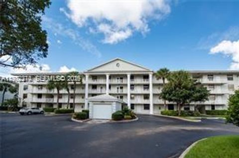 1713 Whitehall Dr 302 Davie FL 33324