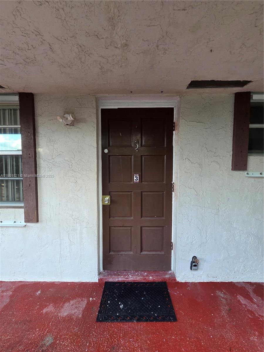 HOLLYWOOD LITTLE RANCHES - Residential Lease
