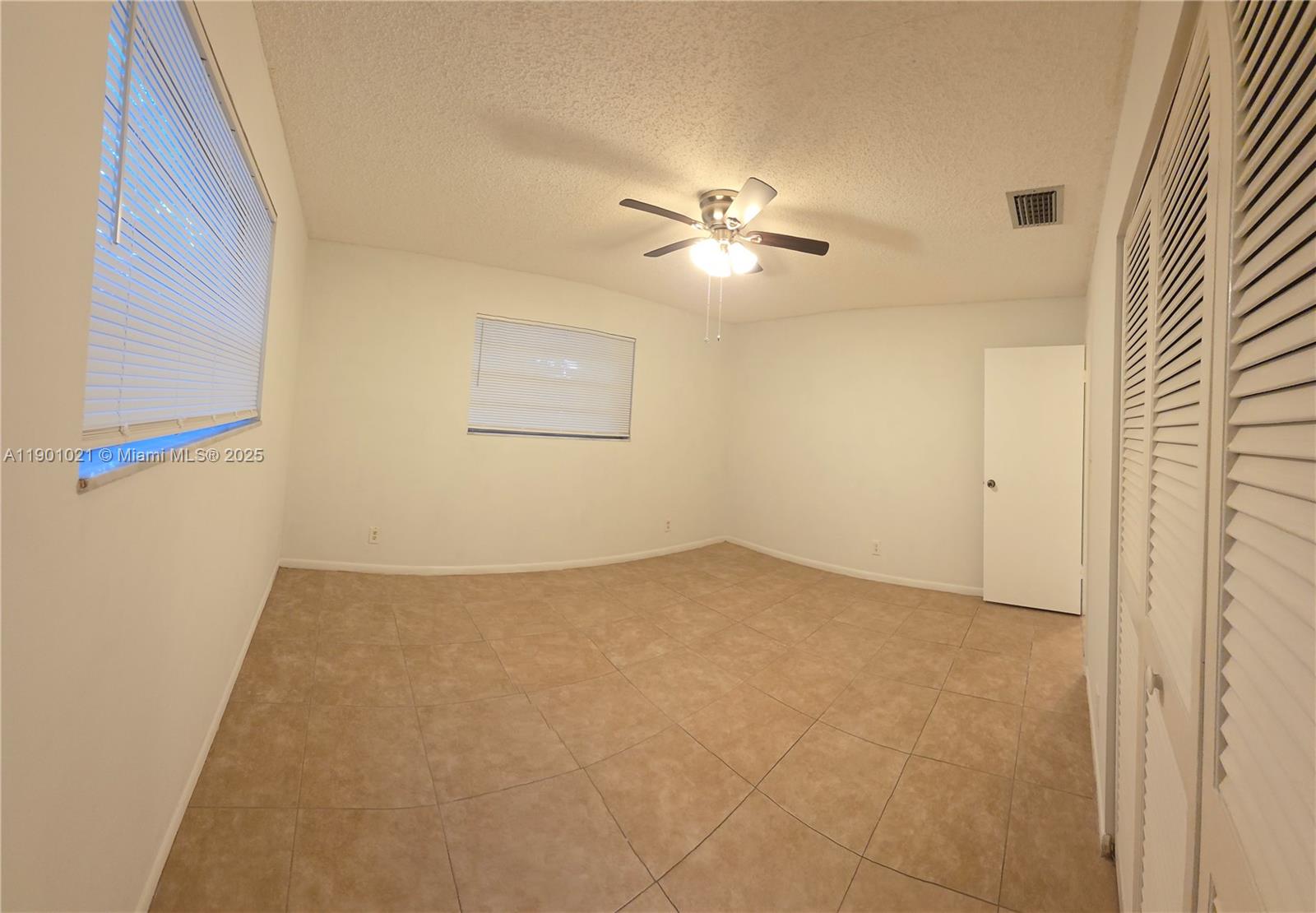 HOLLYWOOD LITTLE RANCHES - Residential Lease