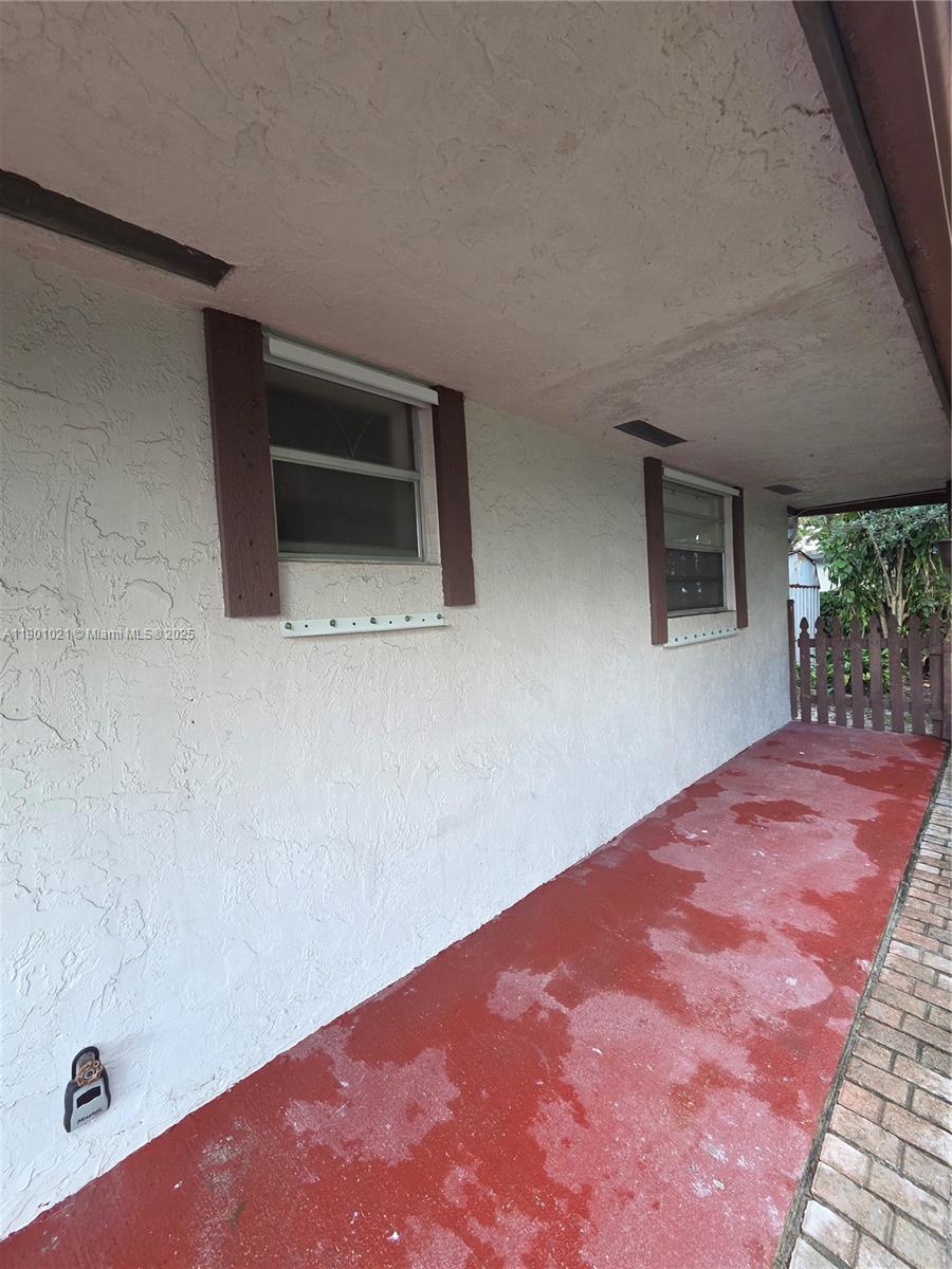 HOLLYWOOD LITTLE RANCHES - Residential Lease